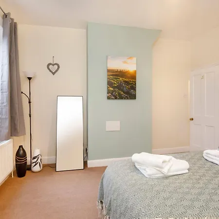 Stone's Throw Townhouse Holiday home *