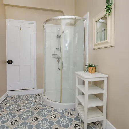 Stone's Throw Townhouse *