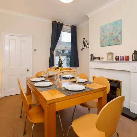 בית נופש Stone's Throw Townhouse *