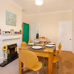 Stone's Throw Townhouse Tatil Evi York