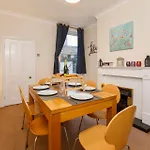 Tatil Evi Stone's Throw Townhouse *